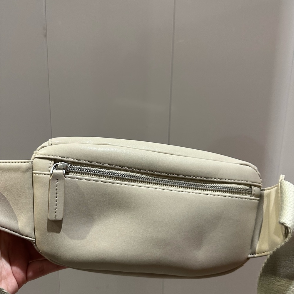NEW Monos Metro Sling Belt Bag: Ivory - Picture 6 of 9